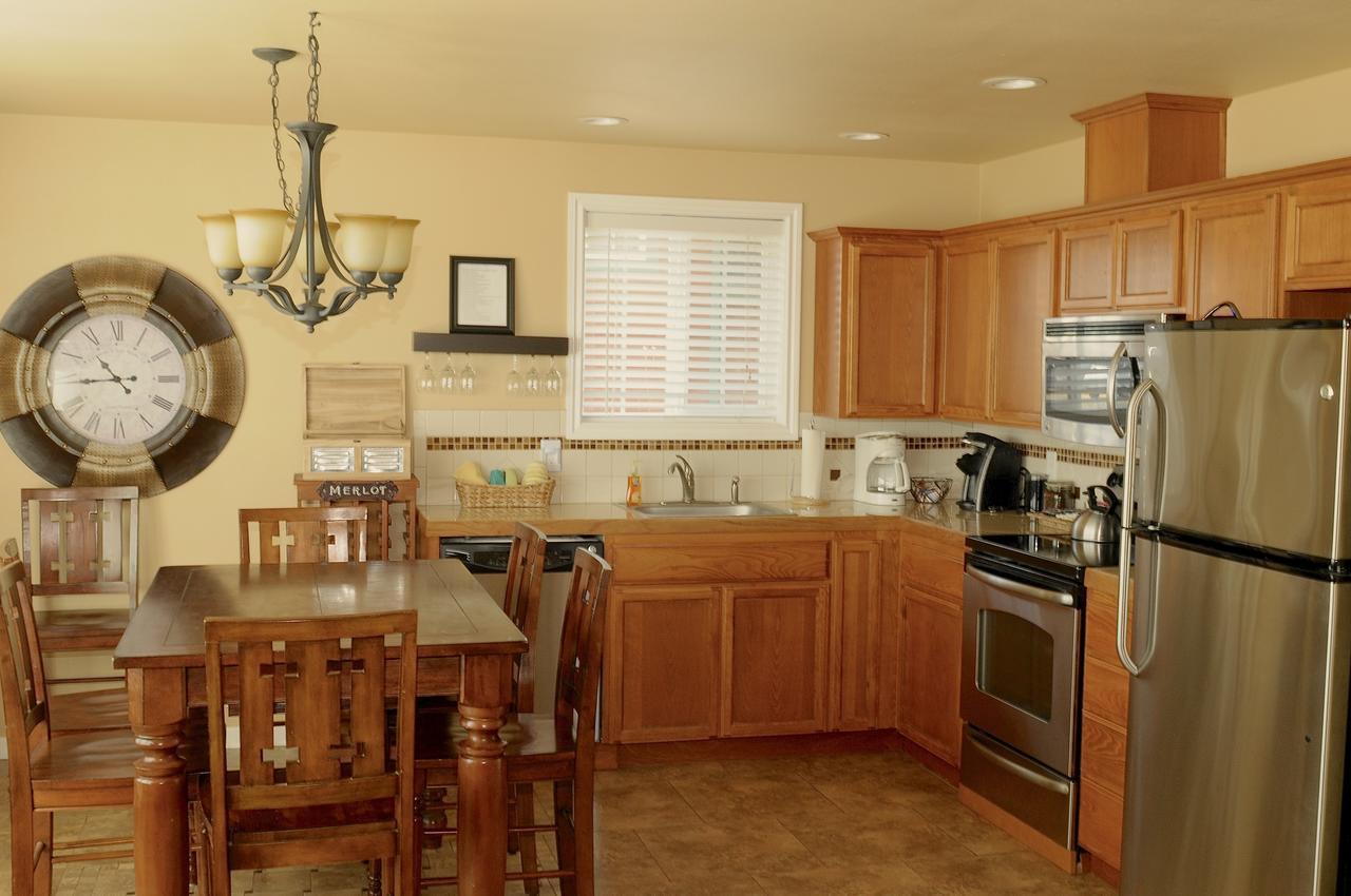Collins Inn & Seaside Cottages (Adults Only) Ocean Shores Bagian luar foto