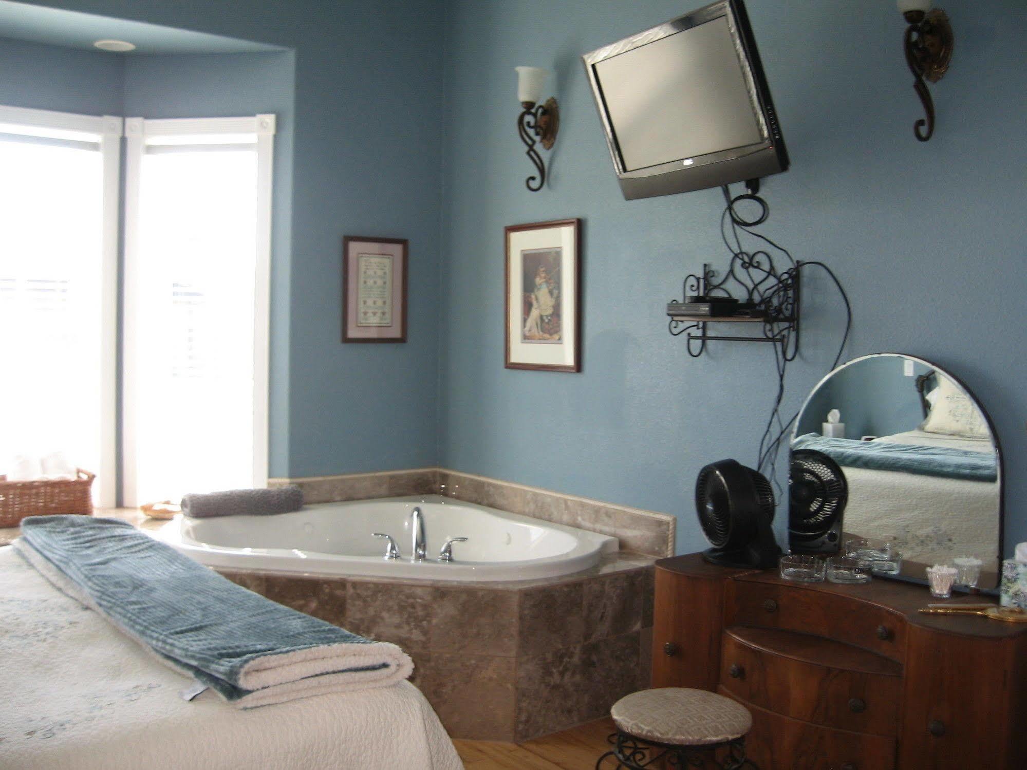 Collins Inn & Seaside Cottages (Adults Only) Ocean Shores Bagian luar foto