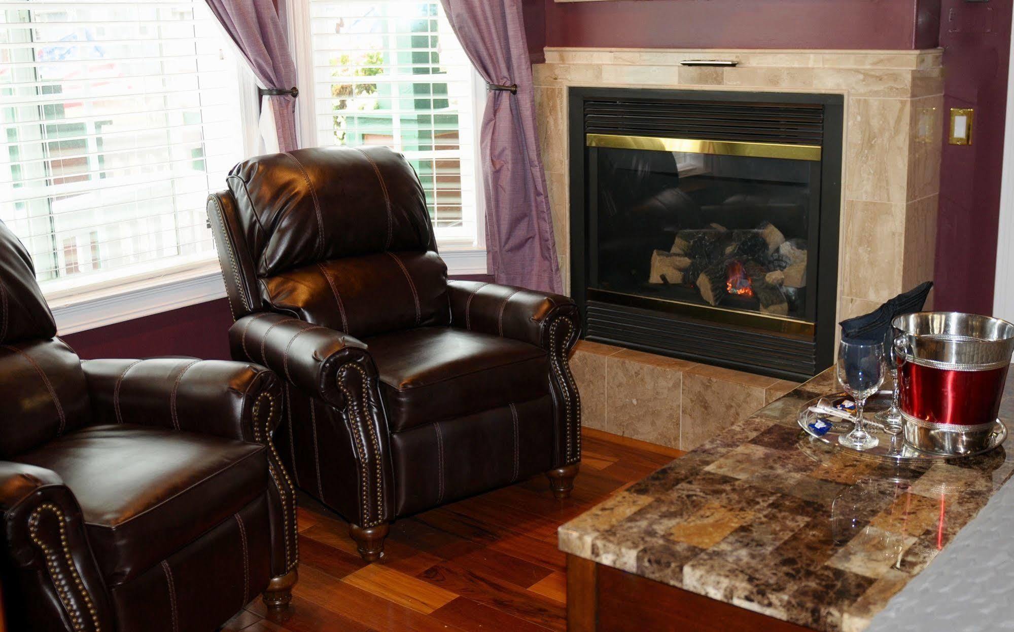 Collins Inn & Seaside Cottages (Adults Only) Ocean Shores Bagian luar foto