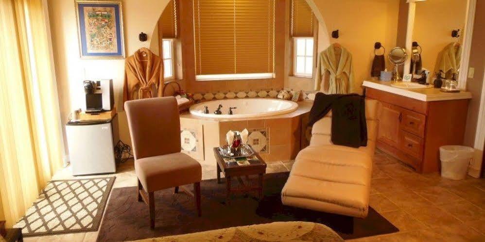 Collins Inn & Seaside Cottages (Adults Only) Ocean Shores Bagian luar foto