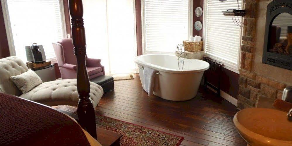 Collins Inn & Seaside Cottages (Adults Only) Ocean Shores Bagian luar foto