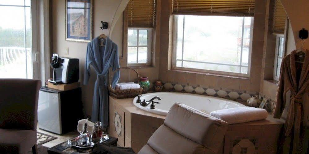 Collins Inn & Seaside Cottages (Adults Only) Ocean Shores Bagian luar foto