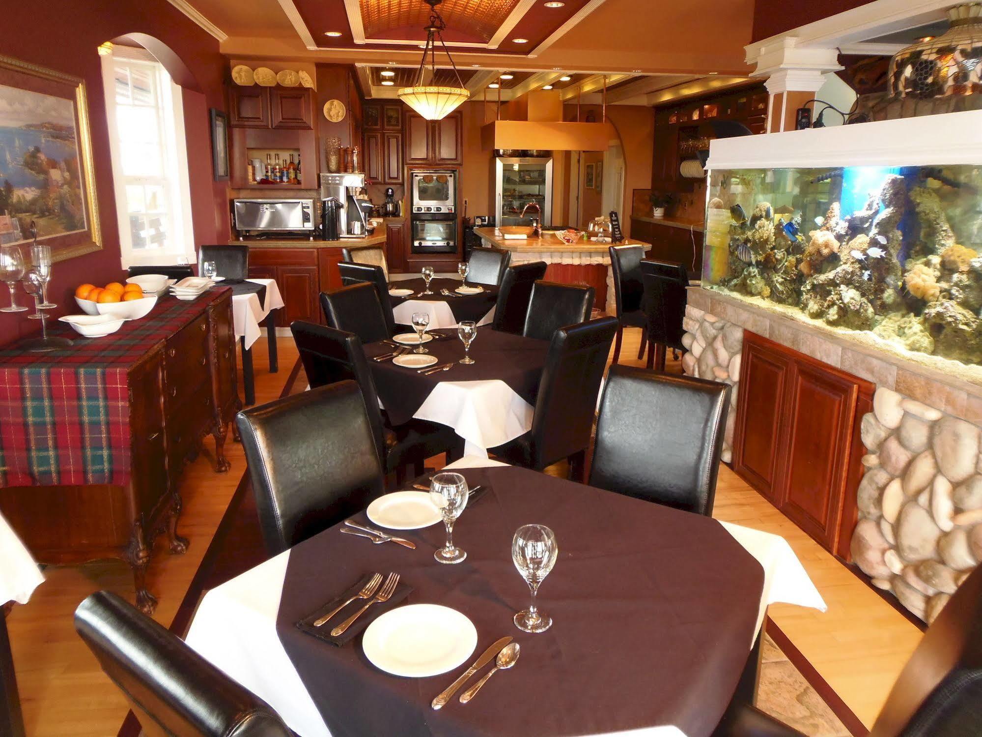 Collins Inn & Seaside Cottages (Adults Only) Ocean Shores Bagian luar foto