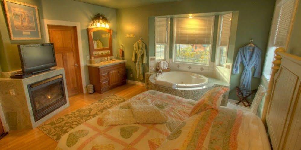 Collins Inn & Seaside Cottages (Adults Only) Ocean Shores Bagian luar foto